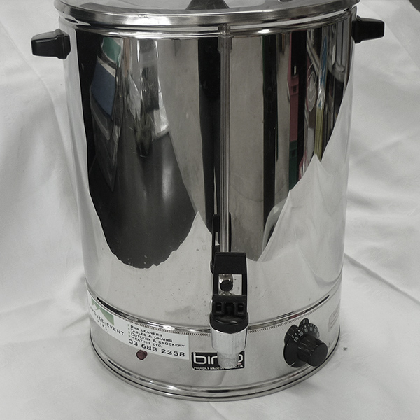 Hot water urn for catering service